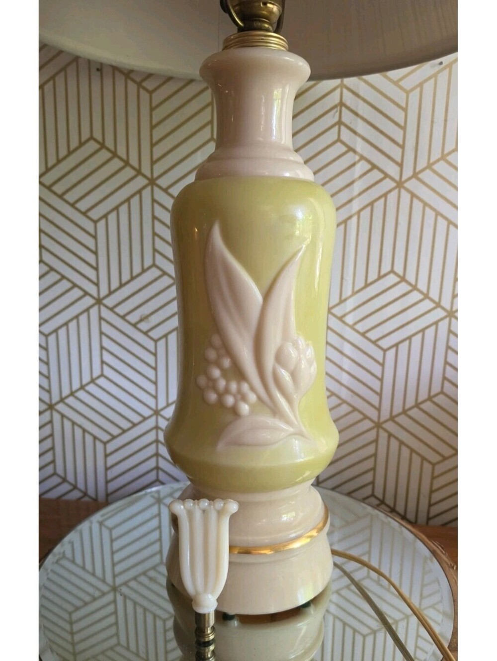 Vintage Aladdin Alacite Chartreuse Lily Of The Valley Lamp 3 Way Light Up Base